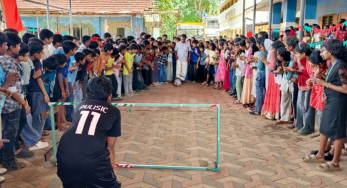 പൂഴിക്കാട് ഗവ.യു.പി സ്കൂളിൽ നല്ലപാഠം ക്ലബ്ബിന്റെ നേതൃത്വത്തിൽ ലോകകപ്പ് 2026 ഫുട്ബോൾ പ്രവചന മത്സരവും ഷൂട്ട് ഔട്ട് മത്സരവും സംഘടിപ്പിച്ചു പൂഴിക്കാട് ഗവ.യു.പി സ്കൂളിൽ നല്ലപാഠം ക്ലബ്ബിന്റെ നേതൃത്വത്തിൽ ലോകകപ്പ് 2026 ഫുട്ബോൾ പ്രവചന മത്സരവും ഷൂട്ട് ഔട്ട് മത്സരവും സംഘടിപ്പിച്ചു