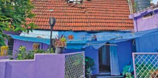 വിമാനം താഴ്ന്നുപറന്നതിനെ തുടർന്ന് മേൽക്കൂര തകർന്ന വീടിന്റെ ഉടമസ്ഥൻ കടുത്ത പ്രതിസന്ധിയിൽ