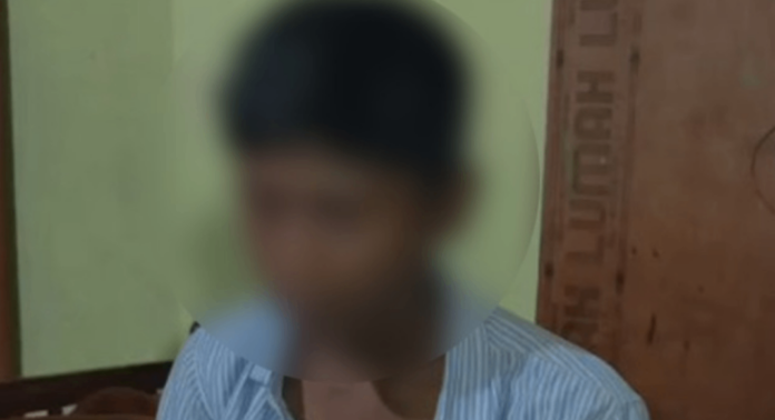 ഏഴാം ക്ലാസുകാരനെ അധ്യാപകൻ ക്രൂരമായി മർദ്ദിച്ച സംഭവത്തിൽ കൂടുതൽ നടപടികളിലേക്ക് കടന്ന് അധികൃതർ ഏഴാം ക്ലാസുകാരനെ അധ്യാപകൻ ക്രൂരമായി മർദ്ദിച്ച സംഭവത്തിൽ കൂടുതൽ നടപടികളിലേക്ക് കടന്ന് അധികൃതർ
