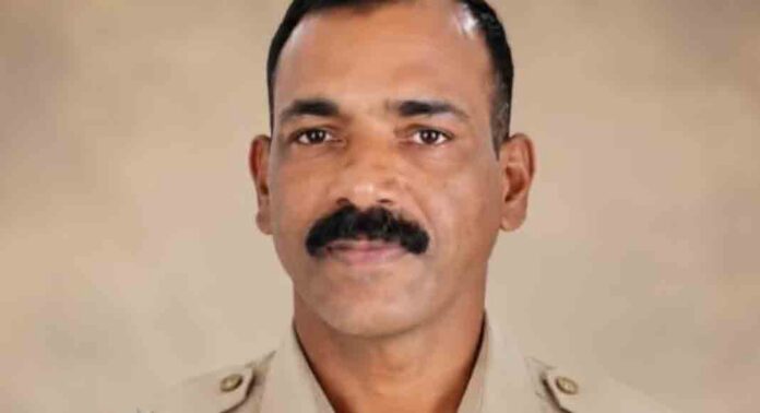 ദേശീയപാത നിര്മാണ കമ്പനിയുടെ മണ്ണുമാന്തി യന്ത്രം സ്കൂട്ടറില് ഇടിച്ച് പരിക്കേറ്റ് ചികിത്സയിലായിരുന്ന പോലീസ് ഉദ്യോഗസ്ഥന് മരിച്ചു ദേശീയപാത നിര്മാണ കമ്പനിയുടെ മണ്ണുമാന്തി യന്ത്രം സ്കൂട്ടറില് ഇടിച്ച് പരിക്കേറ്റ് ചികിത്സയിലായിരുന്ന പോലീസ് ഉദ്യോഗസ്ഥന് മരിച്ചു