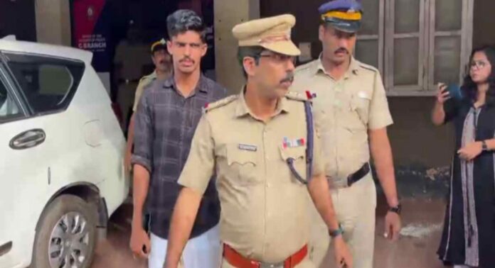 കാഫിർ സ്ക്രീൻഷോട്ട് കേസ് ; പിടിയിലായ ജിതിൻ ഭാസ്കറിനെ കോടതി റിമാൻഡ് ചെയ്തു കാഫിർ സ്ക്രീൻഷോട്ട് കേസ് ; പിടിയിലായ ജിതിൻ ഭാസ്കറിനെ കോടതി റിമാൻഡ് ചെയ്തു