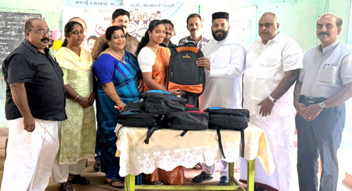 ക്നാനായ കോൺഗ്രസ് പഠനോപകരണങ്ങൾ വിതരണം ചെയ്തു ക്നാനായ കോൺഗ്രസ് പഠനോപകരണങ്ങൾ വിതരണം ചെയ്തു