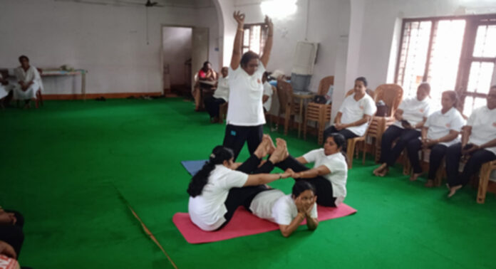 കോന്നി ഗ്രാമ പഞ്ചായത്തില് യോഗ ദിനാചരണം നടന്നു കോന്നി ഗ്രാമ പഞ്ചായത്തില് യോഗ ദിനാചരണം നടന്നു