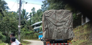 ഡീസല് തീര്ന്ന ലോറി വഴിയില് ഉപേക്ഷിച്ച് ഡ്രൈവര് കടന്നു കളഞ്ഞു ; തണ്ണിത്തോട് റോഡില് മണിക്കൂറുകള് നീണ്ട ഗതാഗത കുരുക്ക്