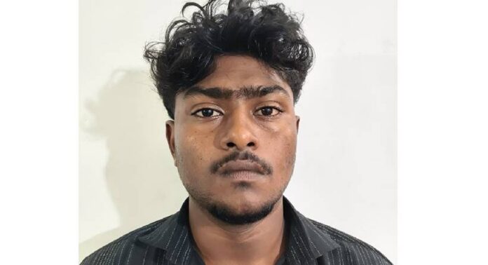 യുവതിയെ പിന്തുടർന്ന് അപായപ്പെടുത്താൻ ശ്രമിച്ച കേസിൽ അറസ്റ്റിലായവരിൽ മഹിളാ കോൺഗ്രസ് നേതാവിന്റെ മകനും യുവതിയെ പിന്തുടർന്ന് അപായപ്പെടുത്താൻ ശ്രമിച്ച കേസിൽ അറസ്റ്റിലായവരിൽ മഹിളാ കോൺഗ്രസ് നേതാവിന്റെ മകനും