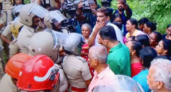 മലയിടംതുരുത്ത് പര്യത്തുകാവ് ഭൂപ്രശ്നം ; പ്രശ്നപരിഹാര കരാര് ഇന്ന് ഒപ്പുവെക്കും മലയിടംതുരുത്ത് പര്യത്തുകാവ് ഭൂപ്രശ്നം ; പ്രശ്നപരിഹാര കരാര് ഇന്ന് ഒപ്പുവെക്കും