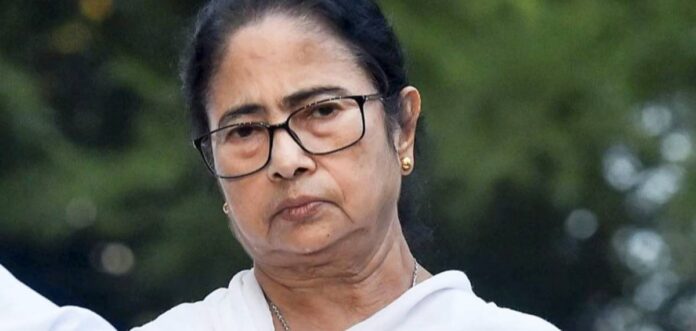 പിളർപ്പ് നേരിടാൻ പുതിയ തന്ത്രങ്ങളുമായി മമത ; തൃണമൂൽ കോൺഗ്രസ് സംസ്ഥാന നേതൃത്വത്തിൽ വൻ അഴിച്ചുപണി പിളർപ്പ് നേരിടാൻ പുതിയ തന്ത്രങ്ങളുമായി മമത ; തൃണമൂൽ കോൺഗ്രസ് സംസ്ഥാന നേതൃത്വത്തിൽ വൻ അഴിച്ചുപണി