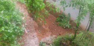 കനത്ത മഴയില് വീടിന് പിന്നിലേക്ക് മണ്ണിടിഞ്ഞ് വീണു