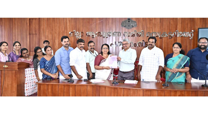 പത്തനംതിട്ട മാസ്റ്റര് പ്ലാന് : കളക്ടറേറ്റ് കാമ്പസ് പുന:സംഘടന പ്രോജക്ട് സമര്പ്പിച്ചു പത്തനംതിട്ട മാസ്റ്റര് പ്ലാന് : കളക്ടറേറ്റ് കാമ്പസ് പുന:സംഘടന പ്രോജക്ട് സമര്പ്പിച്ചു