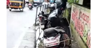പത്തനംതിട്ട ജനറല് ആശുപത്രിക്ക് മുന്നില് നടപ്പാതയില് വാഹന പാര്ക്കിംഗ്
