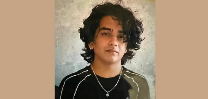 ട്രെയിൻ വാതിൽ അടയ്ക്കുന്നതുമായി ബന്ധപ്പെട്ട് വഴക്ക്; മുംബൈയിൽ ഓടിക്കൊണ്ടിരുന്ന തീവണ്ടിയിൽ ക്രൂരമായ കൊലപാതകം ട്രെയിൻ വാതിൽ അടയ്ക്കുന്നതുമായി ബന്ധപ്പെട്ട് വഴക്ക്; മുംബൈയിൽ ഓടിക്കൊണ്ടിരുന്ന തീവണ്ടിയിൽ ക്രൂരമായ കൊലപാതകം