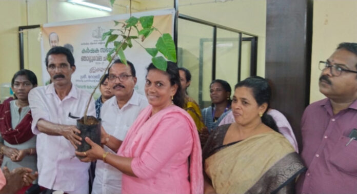 കോന്നി ഗ്രാമപഞ്ചായത്തിന്റെ നേതൃത്വത്തില് കർഷകസഭയും ഞാറ്റുവേല ചന്തയും നടത്തി കോന്നി ഗ്രാമപഞ്ചായത്തിന്റെ നേതൃത്വത്തില് കർഷകസഭയും ഞാറ്റുവേല ചന്തയും നടത്തി