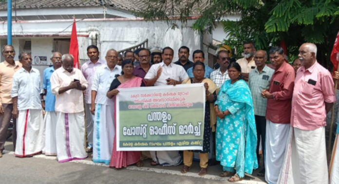 കേരള കർഷക സംഘം പന്തളം പോസ്റ്റ് ഓഫീസിലേക്ക് മാർച്ച് നടത്തി കേരള കർഷക സംഘം പന്തളം പോസ്റ്റ് ഓഫീസിലേക്ക് മാർച്ച് നടത്തി