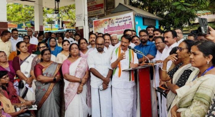 കെ.എസ്.ആര്.റ്റി.സി ബസുകളില് അനുവദിച്ച സ്ത്രീകളുടെ സൗജന്യ യാത്ര ചരിത്രത്തിലെ സുപ്രധാന അദ്ധ്യായം ; പഴകുളം മധു എം.എല്.എ കെ.എസ്.ആര്.റ്റി.സി ബസുകളില് അനുവദിച്ച സ്ത്രീകളുടെ സൗജന്യ യാത്ര ചരിത്രത്തിലെ സുപ്രധാന അദ്ധ്യായം ; പഴകുളം മധു എം.എല്.എ