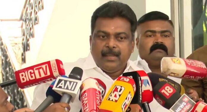 ശബരിമല സ്വർണ്ണക്കൊള്ളയിൽ തനിക്കെതിരെ ദേവസ്വം മന്ത്രി പരാതി നൽകിയത് തെറ്റിദ്ധാരണമൂലമെന്ന് ദേവസ്വം ബോർഡ് അംഗം പി ഡി സന്തോഷ് കുമാർ ശബരിമല സ്വർണ്ണക്കൊള്ളയിൽ തനിക്കെതിരെ ദേവസ്വം മന്ത്രി പരാതി നൽകിയത് തെറ്റിദ്ധാരണമൂലമെന്ന് ദേവസ്വം ബോർഡ് അംഗം പി ഡി സന്തോഷ് കുമാർ