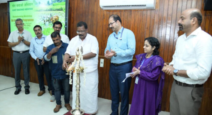 വേമ്പനാട് കായൽ പുനരുജ്ജീവനവും പൊക്കാളി കൃഷി സംരക്ഷണവും പരിഗണനയിൽ ; എറണാകുളം ജില്ലാ പഞ്ചായത്ത് പ്രസിഡന്റ് കെ.ജി രാധാകൃഷ്ണൻ വേമ്പനാട് കായൽ പുനരുജ്ജീവനവും പൊക്കാളി കൃഷി സംരക്ഷണവും പരിഗണനയിൽ ; എറണാകുളം ജില്ലാ പഞ്ചായത്ത് പ്രസിഡന്റ് കെ.ജി രാധാകൃഷ്ണൻ