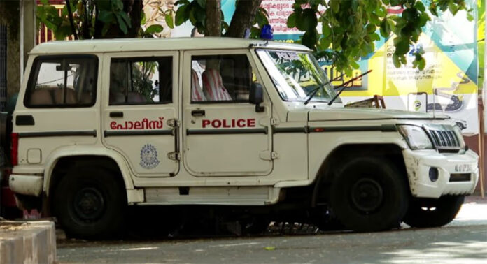 കരിപ്പൂർ പോലീസ് സ്റ്റേഷനിൽ 10 ലക്ഷം രൂപയുടെ സ്വർണം കാണാനില്ല ; സംശയം മുൻ ഉദ്യോഗസ്ഥനിലേക്ക് കരിപ്പൂർ പോലീസ് സ്റ്റേഷനിൽ 10 ലക്ഷം രൂപയുടെ സ്വർണം കാണാനില്ല ; സംശയം മുൻ ഉദ്യോഗസ്ഥനിലേക്ക്