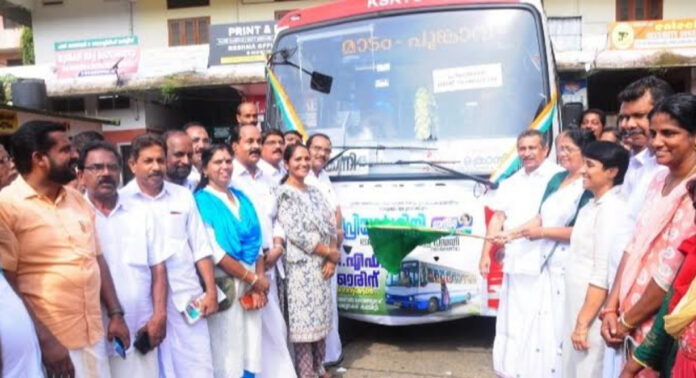 പ്രിയദർശിനി സ്ത്രീ സൗജന്യ യാത്ര കോന്നിയിൽ ഉദ്ഘാടനം ചെയ്തു പ്രിയദർശിനി സ്ത്രീ സൗജന്യ യാത്ര കോന്നിയിൽ ഉദ്ഘാടനം ചെയ്തു