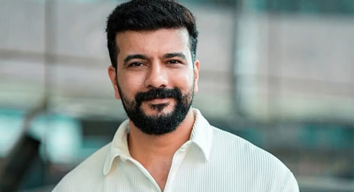‘അമ്മ’യിൽ ഉടൻ തെരഞ്ഞെടുപ്പ് നടത്തും – സ്ഥിരം ഭാരവാഹിത്വത്തിലേക്ക് വരില്ലെന്നും രമേഷ് പിഷാരടി ‘അമ്മ’യിൽ ഉടൻ തെരഞ്ഞെടുപ്പ് നടത്തും – സ്ഥിരം ഭാരവാഹിത്വത്തിലേക്ക് വരില്ലെന്നും രമേഷ് പിഷാരടി
