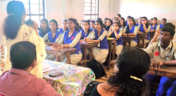 സെന്സസ് : തിരുവല്ലയിലും പന്തളത്തും വിദ്യാര്ഥികള്ക്ക് പ്രശ്നോത്തരി സംഘടിപ്പിച്ചു സെന്സസ് : തിരുവല്ലയിലും പന്തളത്തും വിദ്യാര്ഥികള്ക്ക് പ്രശ്നോത്തരി സംഘടിപ്പിച്ചു