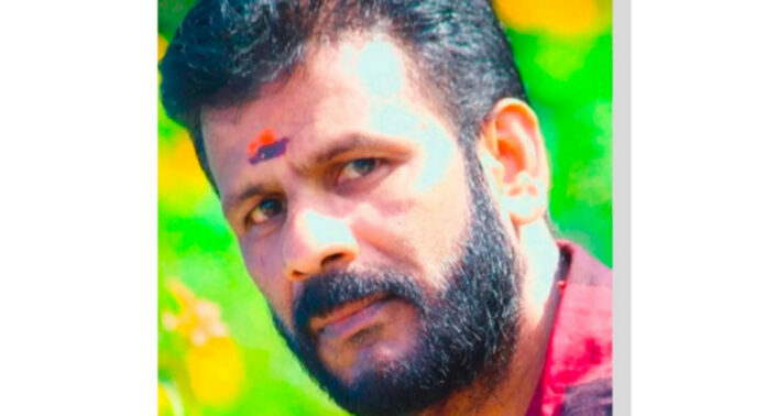 കോന്നി ഇളകൊള്ളൂരില് മധ്യവയസ്കനെ വാടക വീട്ടില് മരിച്ച നിലയില് കണ്ടെത്തി ; സംഭവത്തില് ദുരൂഹതയെന്ന് ബന്ധുക്കള് കോന്നി ഇളകൊള്ളൂരില് മധ്യവയസ്കനെ വാടക വീട്ടില് മരിച്ച നിലയില് കണ്ടെത്തി ; സംഭവത്തില് ദുരൂഹതയെന്ന് ബന്ധുക്കള്