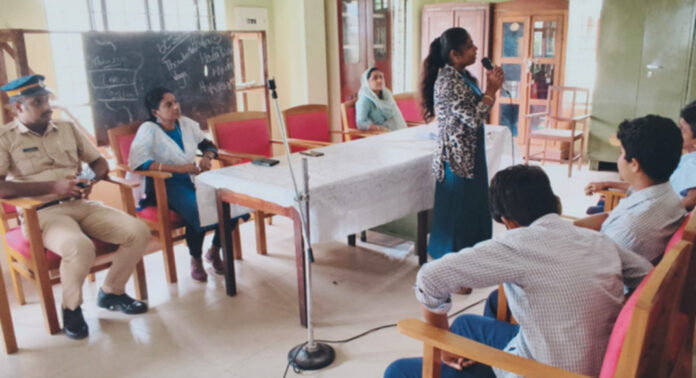ഓപ്പറേഷൻ തൂഫാൻ – കോന്നി ഗവൺമെന്റ് ഹയർ സെക്കന്ററി സ്കൂൾ എസ്.പി.സി യൂണിറ്റിന്റെ നേതൃത്വത്തിൽ ബോധവത്കരണ ക്ലാസ് നടത്തി ഓപ്പറേഷൻ തൂഫാൻ – കോന്നി ഗവൺമെന്റ് ഹയർ സെക്കന്ററി സ്കൂൾ എസ്.പി.സി യൂണിറ്റിന്റെ നേതൃത്വത്തിൽ ബോധവത്കരണ ക്ലാസ് നടത്തി