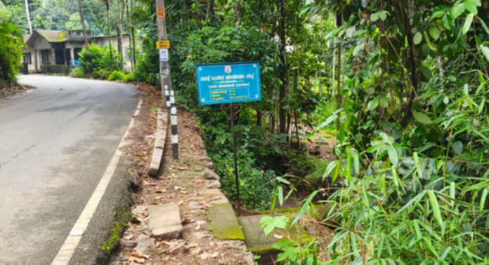 തോമ്പിക്കണ്ടം ചപ്പാത്തിലെ അപകടവളവ് ; ക്രാഷ് ബാരിയറോ സംരക്ഷണ ഭിത്തിയോ വേണമെന്ന ആവശ്യവുമായി നാട്ടുകാർ തോമ്പിക്കണ്ടം ചപ്പാത്തിലെ അപകടവളവ് ; ക്രാഷ് ബാരിയറോ സംരക്ഷണ ഭിത്തിയോ വേണമെന്ന ആവശ്യവുമായി നാട്ടുകാർ
