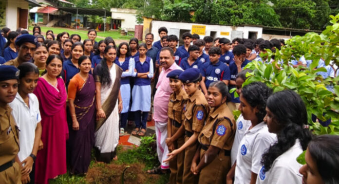 തോട്ടക്കോണം ഗവ. ഹയർ സെക്കണ്ടറി സ്കൂളിൽ പരിസ്ഥിതി ദിനാചരണം നടന്നു തോട്ടക്കോണം ഗവ. ഹയർ സെക്കണ്ടറി സ്കൂളിൽ പരിസ്ഥിതി ദിനാചരണം നടന്നു