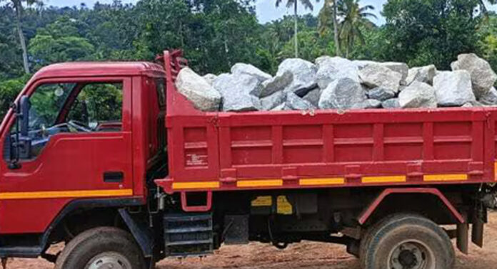 പത്തനംതിട്ട ജില്ലയില് ടിപ്പര് ലോറികള്ക്ക് കര്ശന നിയന്ത്രണം ; നിയമം ലംഘിച്ചാല് കടുത്ത നടപടി പത്തനംതിട്ട ജില്ലയില് ടിപ്പര് ലോറികള്ക്ക് കര്ശന നിയന്ത്രണം ; നിയമം ലംഘിച്ചാല് കടുത്ത നടപടി