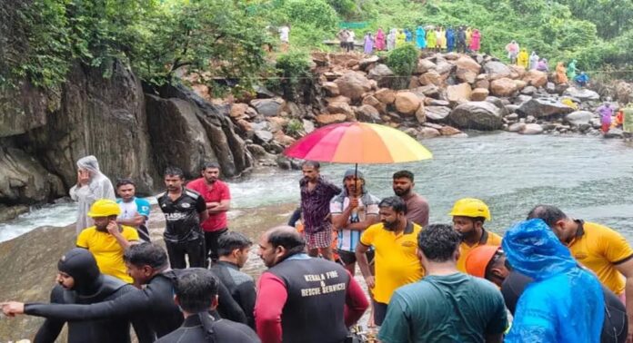 ഇരുവഞ്ഞിപ്പുഴയിൽ ഒഴുക്കിൽപ്പെട്ട് കാണാതായ ടൂറിസ്റ്റ് ഗൈഡിനെ കണ്ടെത്താനായില്ല ഇരുവഞ്ഞിപ്പുഴയിൽ ഒഴുക്കിൽപ്പെട്ട് കാണാതായ ടൂറിസ്റ്റ് ഗൈഡിനെ കണ്ടെത്താനായില്ല