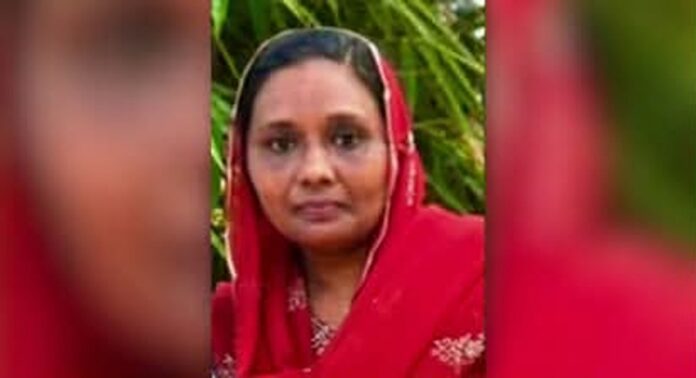 കോഴിക്കോട് തീ കൊളുത്തി ആത്മഹത്യയ്ക്ക് ശ്രമിച്ച യുവതി മരിച്ചു കോഴിക്കോട് തീ കൊളുത്തി ആത്മഹത്യയ്ക്ക് ശ്രമിച്ച യുവതി മരിച്ചു