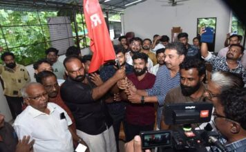 യൂത്ത്കോണ്ഗ്രസുകാരെ മര്ദിച്ച ഡിവൈഎഫ്ഐ നേതാക്കള്ക്ക് അംഗത്വം നല്കിയ ആര്എസ്പിക്കെതിരെ യൂത്ത് കോണ്ഗ്രസ്
