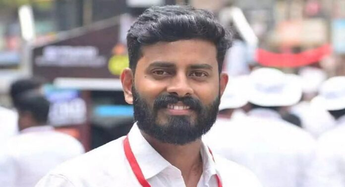 പാലക്കാട് ജോലി വാഗ്ദാനം ചെയ്ത് യുവതിയെ പീഡിപ്പിച്ച സിപിഎം അംഗം രാജിവെച്ചു പാലക്കാട് ജോലി വാഗ്ദാനം ചെയ്ത് യുവതിയെ പീഡിപ്പിച്ച സിപിഎം അംഗം രാജിവെച്ചു