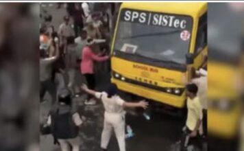 ”ഞാൻ ചെയ്തത് ജോലി മാത്രം, പേടിയുണ്ടായിരുന്നില്ല”; നീങ്ങുന്ന ബസിന് മുന്നിൽ ജീവൻ പണയം വെച്ച എസിപി മോനിക ശുക്ല പറയുന്നു