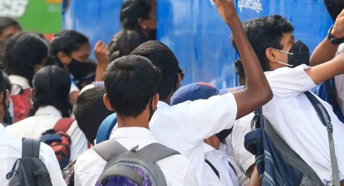 തിരിച്ചറിയൽ കാർഡില്ലെങ്കിൽ തിങ്കളാഴ്ച മുതൽ വിദ്യാർഥികൾക്ക് യാത്രായിളവില്ല തിരിച്ചറിയൽ കാർഡില്ലെങ്കിൽ തിങ്കളാഴ്ച മുതൽ വിദ്യാർഥികൾക്ക് യാത്രായിളവില്ല