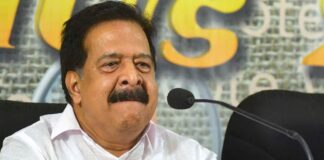 വി ഡിക്ക് പിന്നാലെ ‘മൈക്ക് കെണിയിൽ’ ചെന്നിത്തല