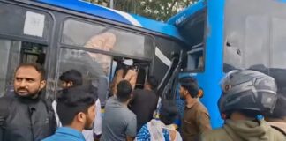 ബെംഗളൂരു മെട്രോപൊളിറ്റൻ ട്രാൻസ്പോർട്ട് കോർപ്പറേഷന്റെ ഇലക്ട്രിക് ബസ് മറ്റൊരു ഇലക്ട്രിക് ബസിന് പിറകിൽ ഇടിച്ചുകയറി അപകടം ; അഞ്ച് യാത്രക്കാർക്കും ഡ്രൈവർക്കും പരിക്ക്