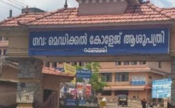 മെഡിക്കല് കോളേജ് ഒ പി ബ്ലോക്കിന് മുന്നില് നിര്ത്തിയിട്ട ആരോഗ്യ വകുപ്പ് വാനില് വടിവാള്