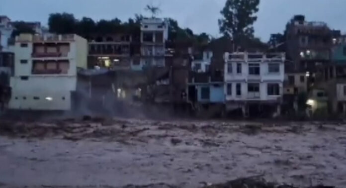 ഉത്തരേന്ത്യയിലും വടക്കുകിഴക്കൻ സംസ്ഥാനങ്ങളിലും മഴക്കെടുതി രൂക്ഷം ഉത്തരേന്ത്യയിലും വടക്കുകിഴക്കൻ സംസ്ഥാനങ്ങളിലും മഴക്കെടുതി രൂക്ഷം