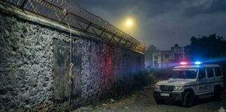 ജയിൽ ചാടിയ മൂന്ന് പ്രതികളിലൊരാളെ പോലീസ് വെടിവെച്ച് വീഴ്ത്തി