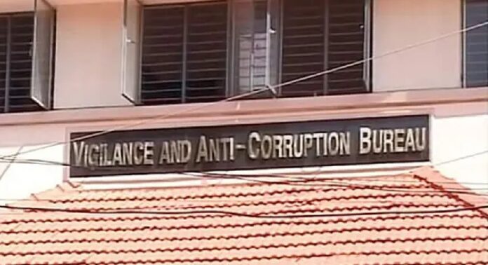 സംസ്ഥാനത്തെ സർക്കാർ ഉദ്യോഗസ്ഥർക്ക് കടുത്ത മുന്നറിയിപ്പുമായി വിജിലൻസ് മാനുവൽ പരിഷ്കരിക്കുന്നു സംസ്ഥാനത്തെ സർക്കാർ ഉദ്യോഗസ്ഥർക്ക് കടുത്ത മുന്നറിയിപ്പുമായി വിജിലൻസ് മാനുവൽ പരിഷ്കരിക്കുന്നു
