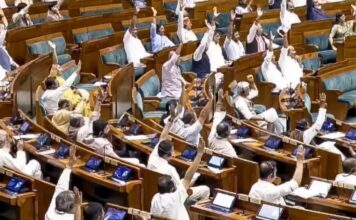 പൊതുപരീക്ഷ ഭേദഗതി ബില്ലിന്മേലുള്ള ചർച്ച ലോക്സഭയിൽ തടസപ്പെട്ടു