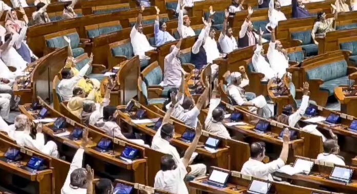 പൊതുപരീക്ഷ ഭേദഗതി ബില്ലിന്മേലുള്ള ചർച്ച ലോക്സഭയിൽ തടസപ്പെട്ടു പൊതുപരീക്ഷ ഭേദഗതി ബില്ലിന്മേലുള്ള ചർച്ച ലോക്സഭയിൽ തടസപ്പെട്ടു