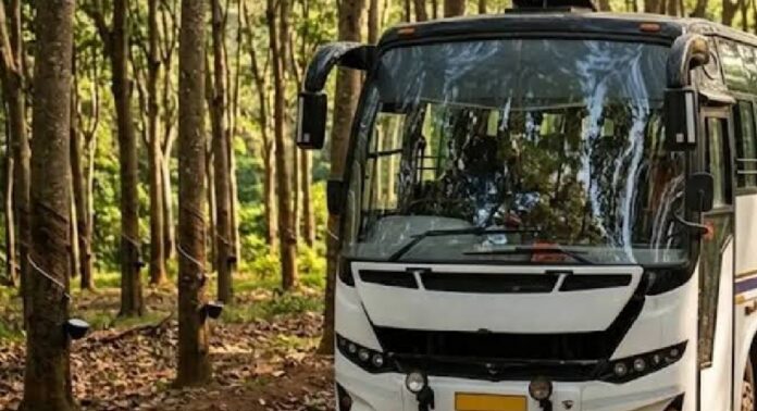 ജപ്തി ഒഴിവാക്കാൻ റബ്ബർ തോട്ടത്തിൽ ഒളിപ്പിച്ച ടൂറിസ്റ്റ് ബസ് പോലീസ് കണ്ടെത്തി! ജപ്തി ഒഴിവാക്കാൻ റബ്ബർ തോട്ടത്തിൽ ഒളിപ്പിച്ച ടൂറിസ്റ്റ് ബസ് പോലീസ് കണ്ടെത്തി!