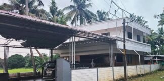 തൃശൂരിൽ അതിശക്തമായ മിന്നൽ ചുഴലിക്കാറ്റിൽ വീടിന്റെ ട്രസ് വർക്ക് പൂർണമായും പറന്നുപോയി , ഒഴിവായത് വൻ ദുരന്തം