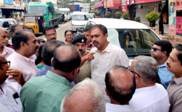 കുമ്പഴയിലെ ഗതാഗത പരിഷ്കരണം : അബിന് വര്ക്കി എം.എല്.എ യുടെ നേതൃത്വത്തില് ഉദ്യോഗസ്ഥര് സ്ഥലം സന്ദര്ശിച്ചു