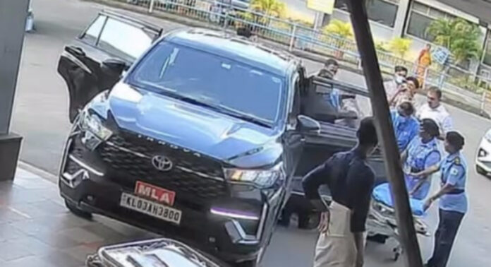 അപകടത്തിൽ പരിക്കേറ്റ ഓട്ടോ ഡ്രൈവര്ക്ക് രക്ഷയായത് അബിൻ വർക്കി എം.എൽ.എയുടെ കരുതൽ അപകടത്തിൽ പരിക്കേറ്റ ഓട്ടോ ഡ്രൈവര്ക്ക് രക്ഷയായത് അബിൻ വർക്കി എം.എൽ.എയുടെ കരുതൽ