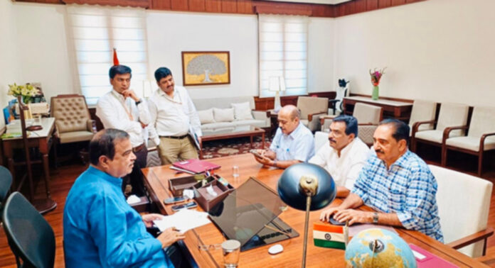 കേരളത്തിലെ ദേശീയ പാതകള് : കേന്ദ്ര ഉപരിതല ഗതാഗത വകുപ്പ് മന്ത്രി നിതിൻ ഗഡ്കരിയുമായി ആന്റോ ആന്റണി എം.പി ചര്ച്ച നടത്തി കേരളത്തിലെ ദേശീയ പാതകള് : കേന്ദ്ര ഉപരിതല ഗതാഗത വകുപ്പ് മന്ത്രി നിതിൻ ഗഡ്കരിയുമായി ആന്റോ ആന്റണി എം.പി ചര്ച്ച നടത്തി