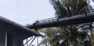 അരൂർ ശ്മശാനത്തിലെ പുകക്കുഴൽ വീടിന് മുകളിലേക്ക് തകർന്നു വീണു ; ഒഴിവായത് വൻ അപകടം