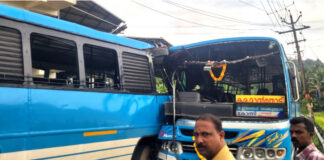 കോന്നി അട്ടച്ചാക്കലിൽ സ്വകാര്യ ബസുകൾ തമ്മിൽ കൂട്ടിയിടിച്ചു : പത്തിലധികം പേർക്ക് പരിക്ക്